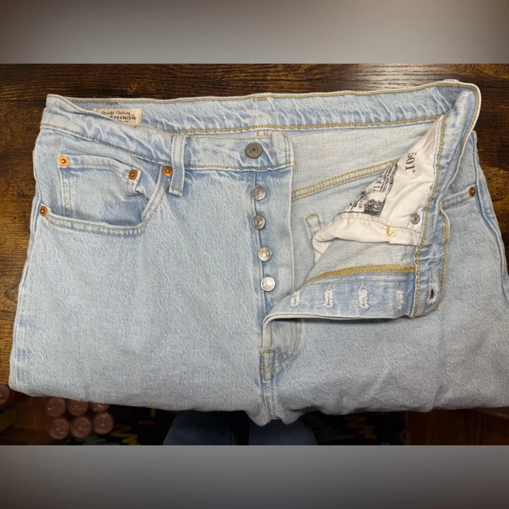 Levi's 501 32x28 Premium White and Light Blue Denim Raw Hem - Picture 3 of 15